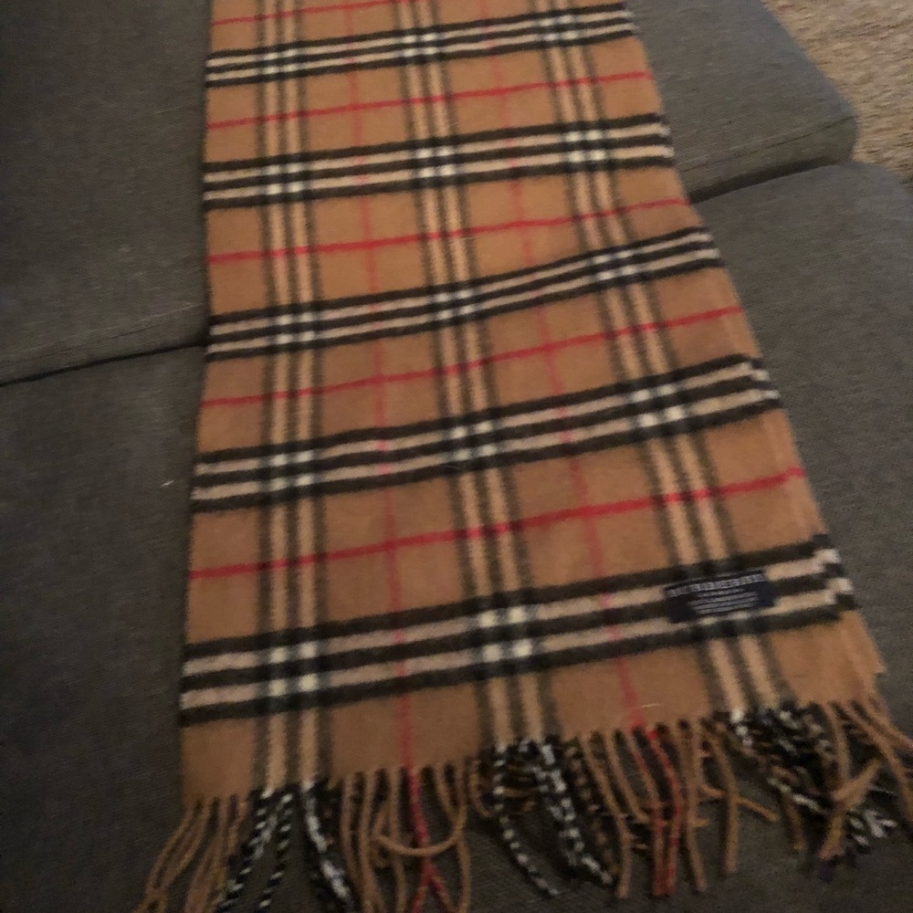 Burberry wool scarf classic print